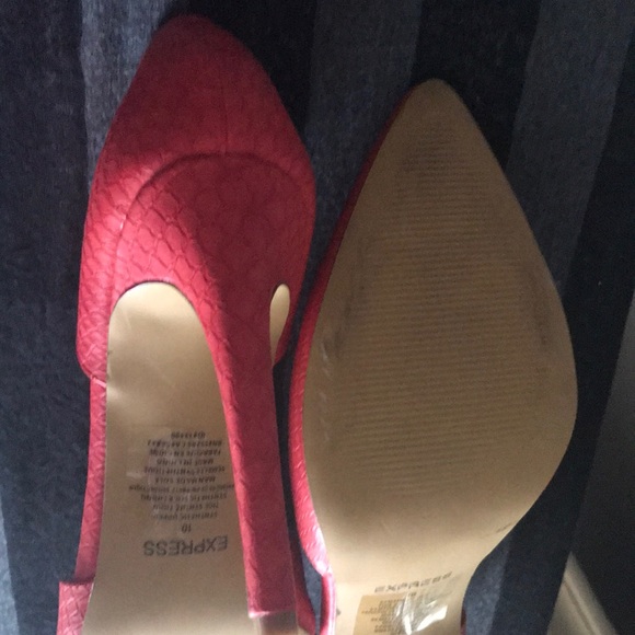 Red Express Heels - Picture 3 of 11